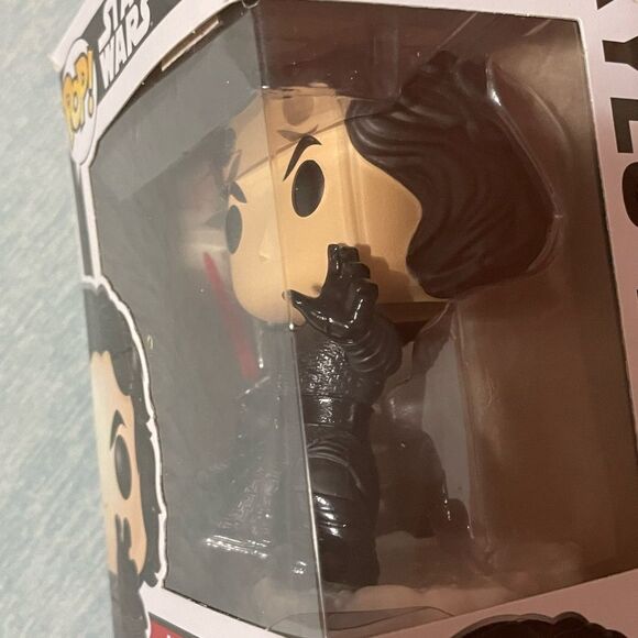 Funko Pop Kylo Ren With Starkiller Base #105 Star Wars - Picture 2 of 6